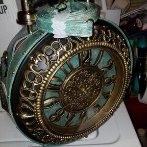 MINT-GREEN CLOCK PURSE